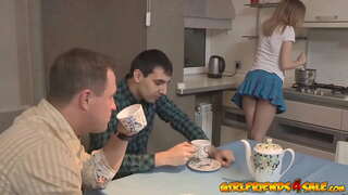 Qarn petite tieħu r-raġel tagħha