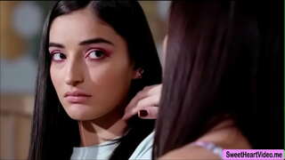 אלנה קרוז ואמילי וויליס להשתמש לאחרים את הלשון כדי אורגזמה