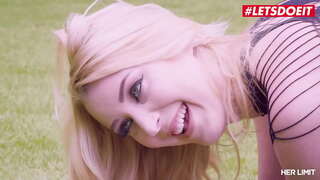 LETSDOEIT-阿玛&amp;amp;迦勒罗卡-金发性感的屁股Git肛门深捣通过一个渴望的爸爸