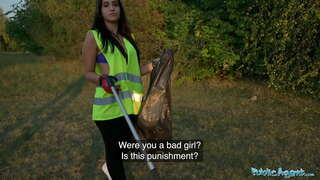 L&#039;agent public Jennifer Mendez baisée à l&#039;extérieur par une énorme bite