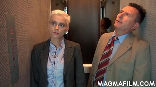 İş yerinde eşek becerdin