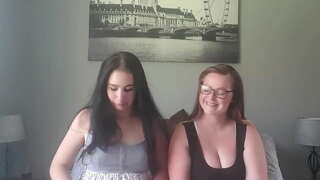 Ezincinane vs omkhulu boobs ukutshaya cigarette