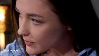 Lesbea Alya Stark facesitting a romantický sex s českou holkou v podpatcích