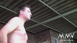 Рыжая свингерша с косичками Николь С массирует өзінің үлкен сиськи, сорады екі мүшесінің алады ұрық тұлға үшеуі